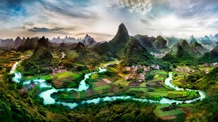 壮丽山河间蜿蜒的河流