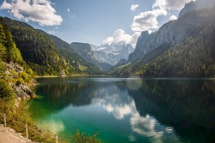 高山湖泊绝美自然风光
