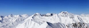 壮丽雪山景观