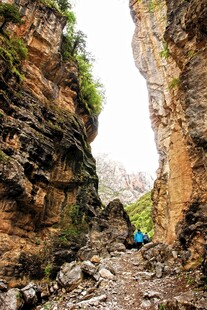 峡谷徒步探险场景