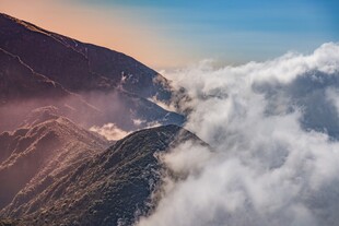 高山云海壮丽景观
