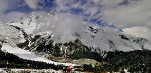 雪山壮丽风光