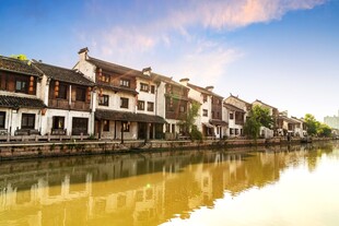 江南水乡沿河古建筑风景