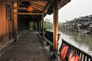 水乡长廊静谧古朴的景致
