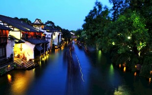 江南水乡夜景静谧美好