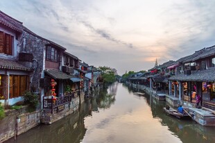 江南水乡古镇黄昏美景