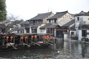 江南水乡古景乌篷船摇曳