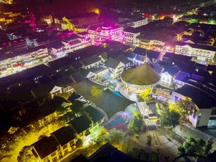 城市璀璨夜景俯瞰图
