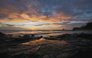 海边绚丽日落迷人景象