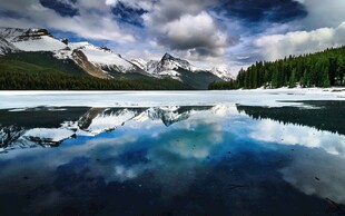 宁静山水湖景自然之美