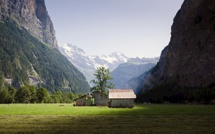 山谷中的静谧小屋