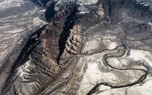 壮丽峡谷地貌景观