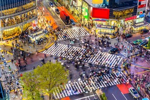 繁华都市街头夜景