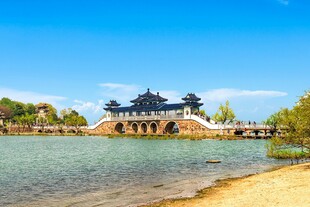 湖畔古建美景