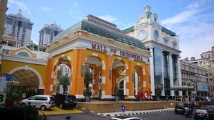 城市中色彩绚丽的建筑