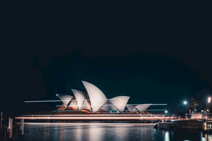 悉尼歌剧院夜景璀璨