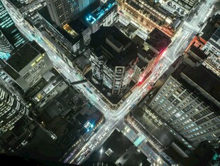 城市夜景交叉路口俯瞰