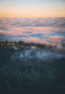 山间云海日出壮丽景象