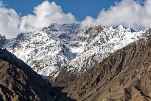 壮丽雪山景观