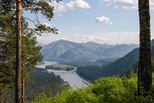 山间河谷美景