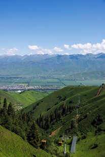 山间绿野美景