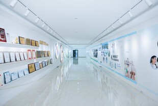 现代简约风格艺术展览空间