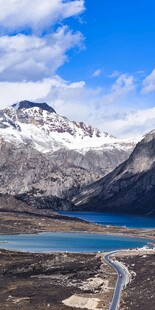 雪山湖泊