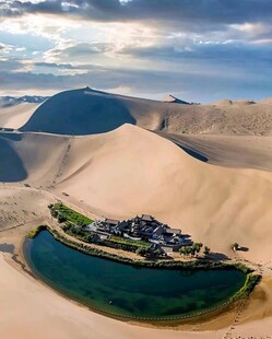 月牙湖