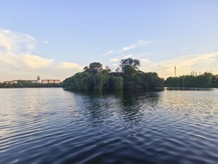 湖畔黄昏美景