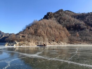 冬日冰封山水景致