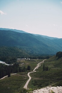 山间蜿蜒小路