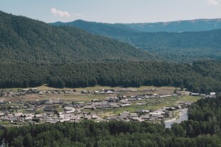 山间村落俯瞰美景