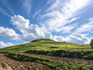 草原蓝天美景