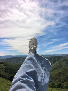 山顶自拍俯瞰壮美山川