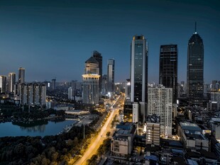 夜幕下的繁华都市景观