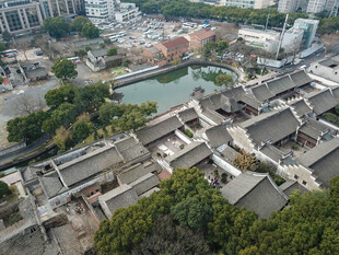 俯瞰古建与城市景观