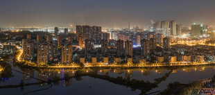 城市璀璨夜景俯瞰图