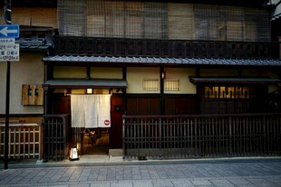 日式传统小店门前景象