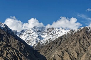 雪山巍峨