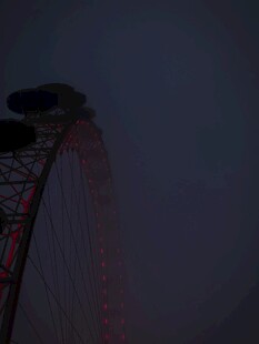 夜幕下的摩天轮
