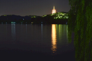 杭州西湖夜景图