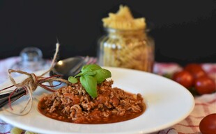 美味肉酱意面摆盘精致