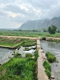 乡村河畔风景