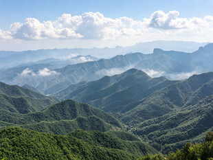 山峦云海美景
