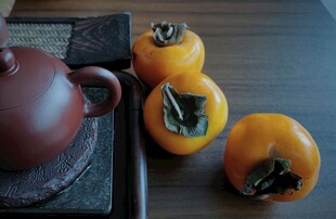 新鲜柿子