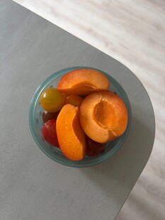 碗中多彩水果切片