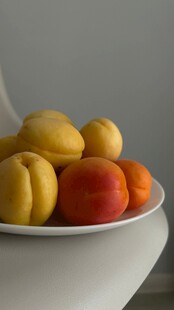 盘中多彩水果