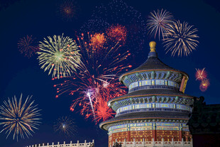 天坛夜空绽放绚烂烟花