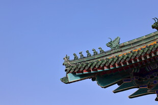 中式古建筑屋檐一角