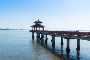 海上长亭静赏辽阔海景
